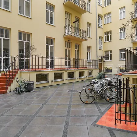 Shortstaypoland Brzeska B147 * Βαρσοβία